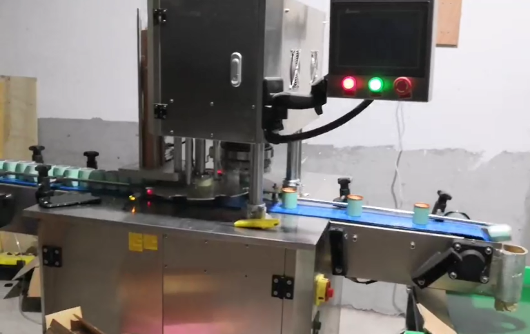 Automatic dual head servo candy bottle twist off capping machine